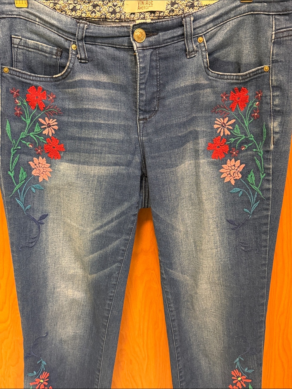 🌺🌺🌺BOGOHO🌺🌺🌺Vintage America Blue Embroidered Floral Ankle Jeans-4 - Picture 2 of 12